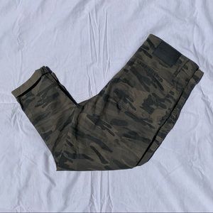 lucky brand high-waisted /cropped camo cargo pants